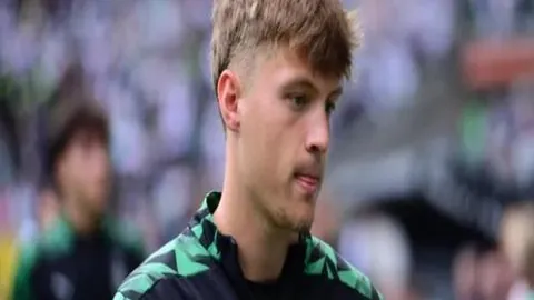 “湖人逆转击败太阳，浓眉哥35分詹姆斯21分8助攻翻盘成功”