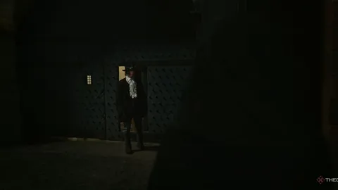 “曼城喜忧交织，挺进欧冠四强；巴萨大比分取胜，国米惊险过关晋级”